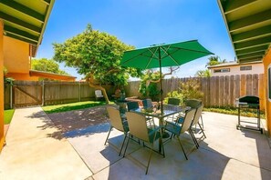 Outdoor dining - Spacious Imperial Beach Home, Views of Estuary + Close to Beach (Imperial Beach)