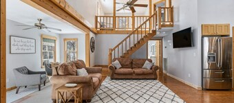 5 Minute Walk to Horse Creek Marina