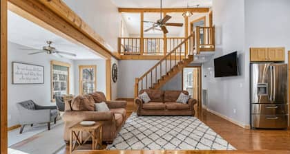 5 Minute Walk to Horse Creek Marina