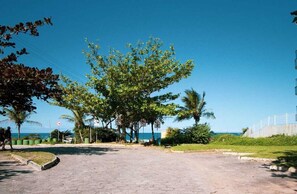 المنطقة المحيطة بالمنشأة