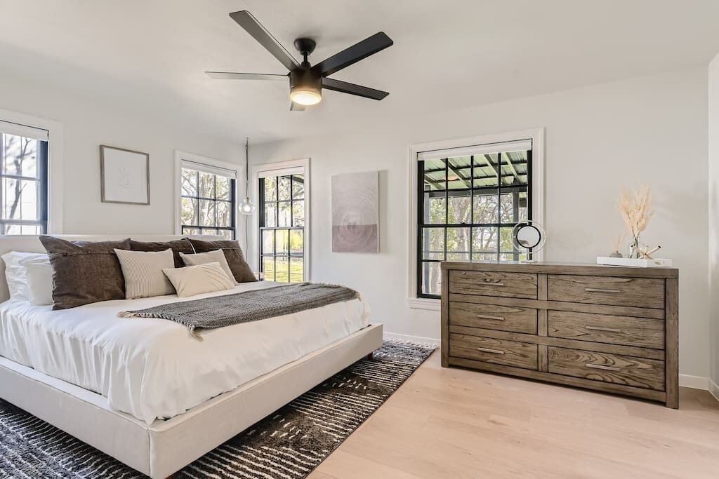 3 habitaciones, tabla de planchar con plancha, cuna de viaje y wifi 