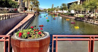 2BR Scottsdale Condo w/Laundry + Netflix + Parking
