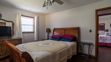 3 bedrooms, iron/ironing board, free WiFi, bed sheets