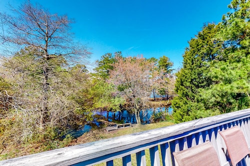 Wonderful dog-friendly home w/deck, W/D, large backyard, & A/C