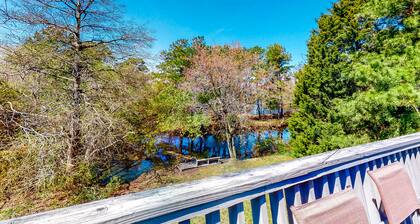 Wonderful dog-friendly home w/deck, W/D, large backyard, & A/C