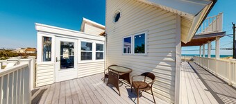 Fantastic Semi-Oceanfront Home w/Private Pool + Free WiFi, Steps from the Beach