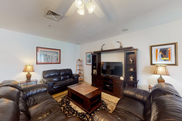 TV, video games, DVD player, foosball - Ocean-view penthouse with balconies, pool, foosball, & gym (Virginia Beach)