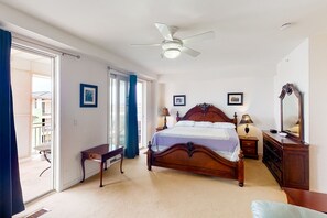 3 bedrooms, iron/ironing board, WiFi, bed sheets - Ocean-view penthouse with balconies, pool, foosball, & gym (Virginia Beach)