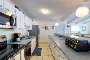 冰箱、微波炉、烤箱、炉灶