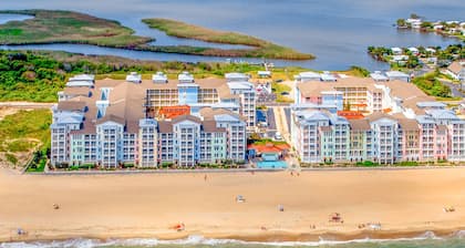 Beach condo with pool views, balcony, outdoor pool & gym