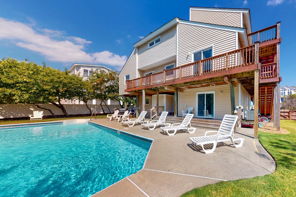 Dog-Friendly, Ocean View Beach Retreat w/Private Outdoor Pool, Decks & A/C