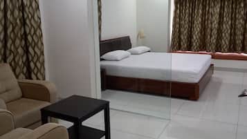 3 bedrooms, desk, iron/ironing board, free WiFi