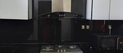 Refrigerador, microondas, parrilla de estufa y lavavajillas