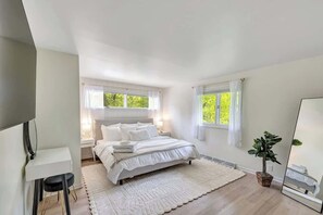 4 soverom, strykejern/-brett, reiseseng for barn og wi-fi (inkludert)