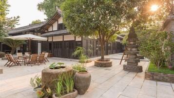 Khu ẩm thực ngoài trời