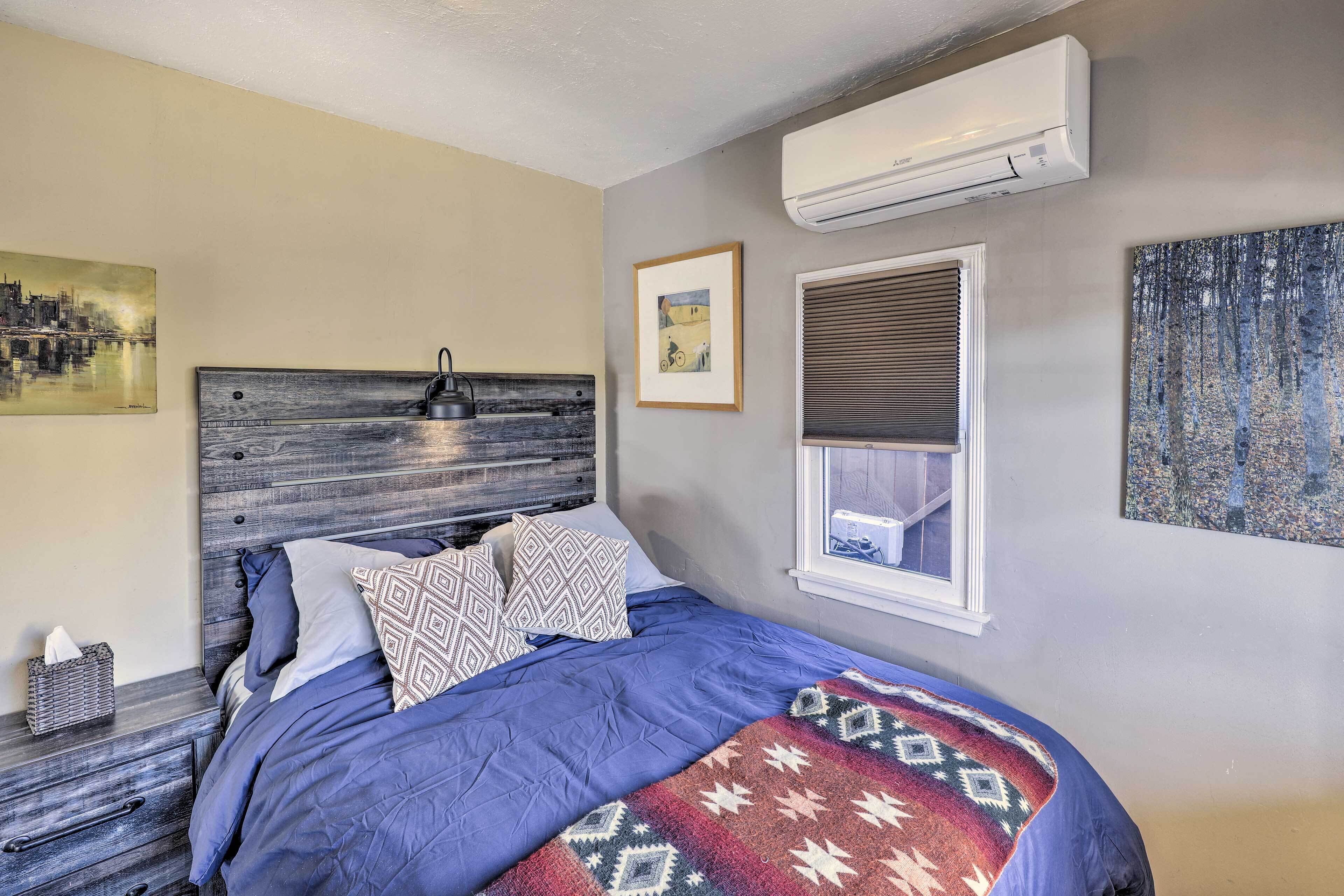 2 bedrooms, iron/ironing board, travel cot, Internet