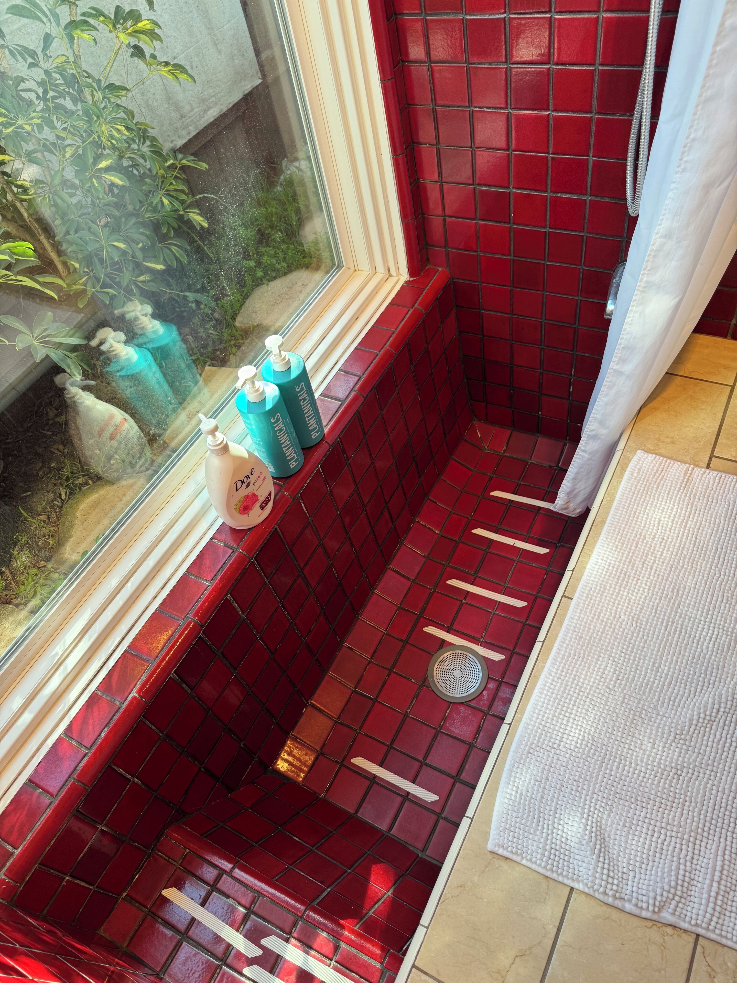 淋浴/盆浴组合、吹风机、毛巾、肥皂