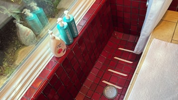 花灑/浴缸組合、風筒、提供毛巾、番梘