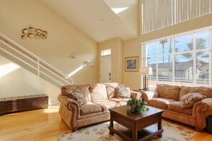 TV, fireplace, DVD player