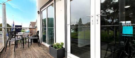 تناول الطعام بالخارج