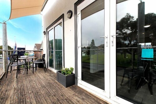 2 Bedroom Apartment with Spa Bath Warrnambool