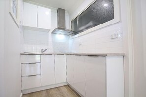 Banyera, assecador de cabells i tovalloles 