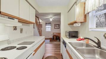 冰箱、微波炉、烤箱、炉灶