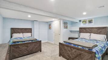 6 bedrooms, desk, free WiFi, bed sheets