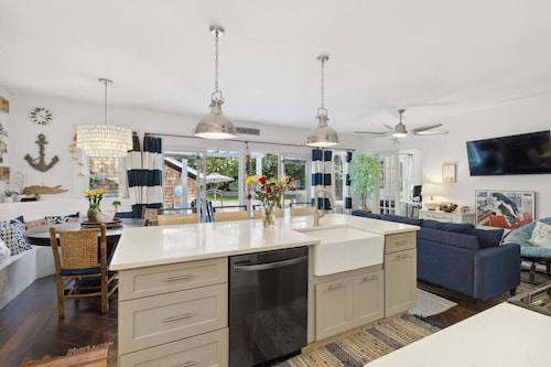 1-acre WHB Beach Village: Salt Pool & Hot Tub of Nirvana - Vacations