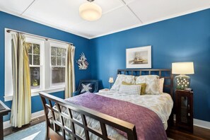 6 bedrooms, desk, free WiFi, bed sheets - 1-acre WHB Beach Village: Salt Pool & Hot Tub of Nirvana - Vacations (Westhampton Beach)