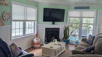 TV connectée, lecteur de DVD, livres, vidéothÚque