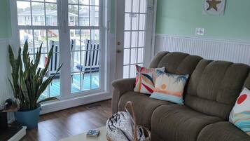 TV connectée, lecteur de DVD, livres, vidéothÚque