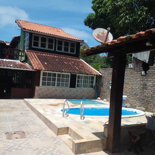 Outdoor pool - Pousada Shalom Peaceful place with swimming pool - 7 minutes from the beach! (Arraial do Cabo)