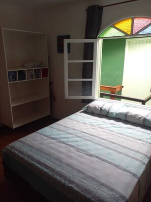 4 bedrooms, free WiFi, bed sheets - Pousada Shalom Peaceful place with swimming pool - 7 minutes from the beach! (Arraial do Cabo)