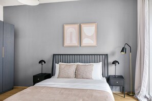 1 slaapkamer, een strijkplank/strijkijzer, wifi, beddengoed