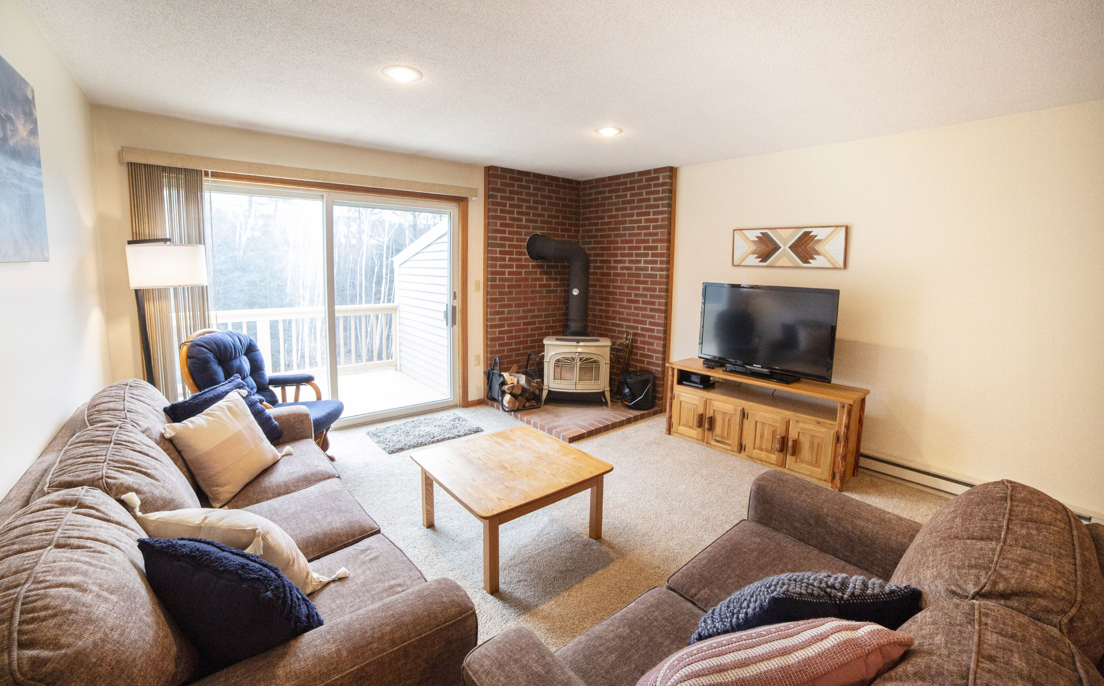 Beautiful, Bright, & Family-Friendly North Conway Condo—Close to Everything!