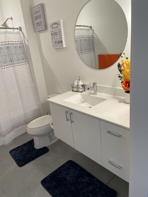 Combined shower/bathtub