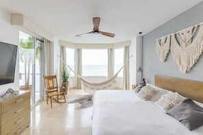 4 chambres, bureau, fer et planche à repasser, lit parapluie