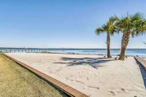 Beach - Coastal Bliss: Private Beach & Stunning Views (Pensacola)