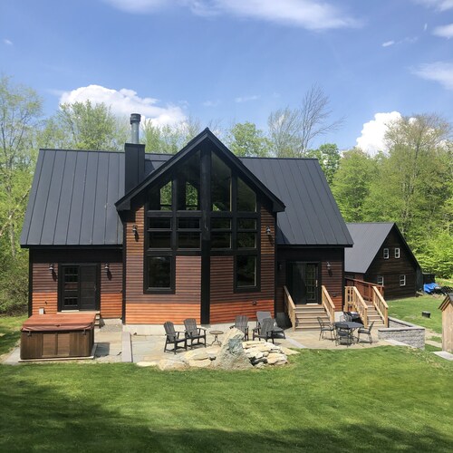 Modern Luxury at White Pine Lodge – 10 min from Stratton Mountain