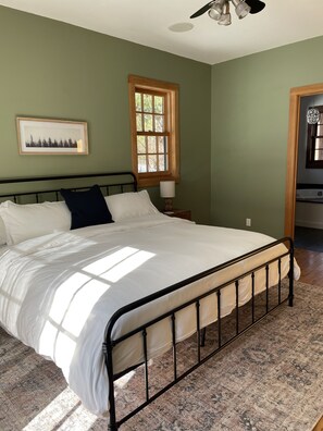 3 bedrooms, travel cot, free WiFi, bed sheets