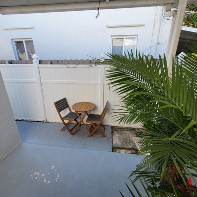 Cozy bedroom near coral gables 