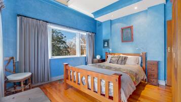 7 bedrooms, desk, iron/ironing board, free WiFi