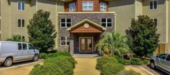 Lovely Lake Condo with BOAT SLIP and Pool