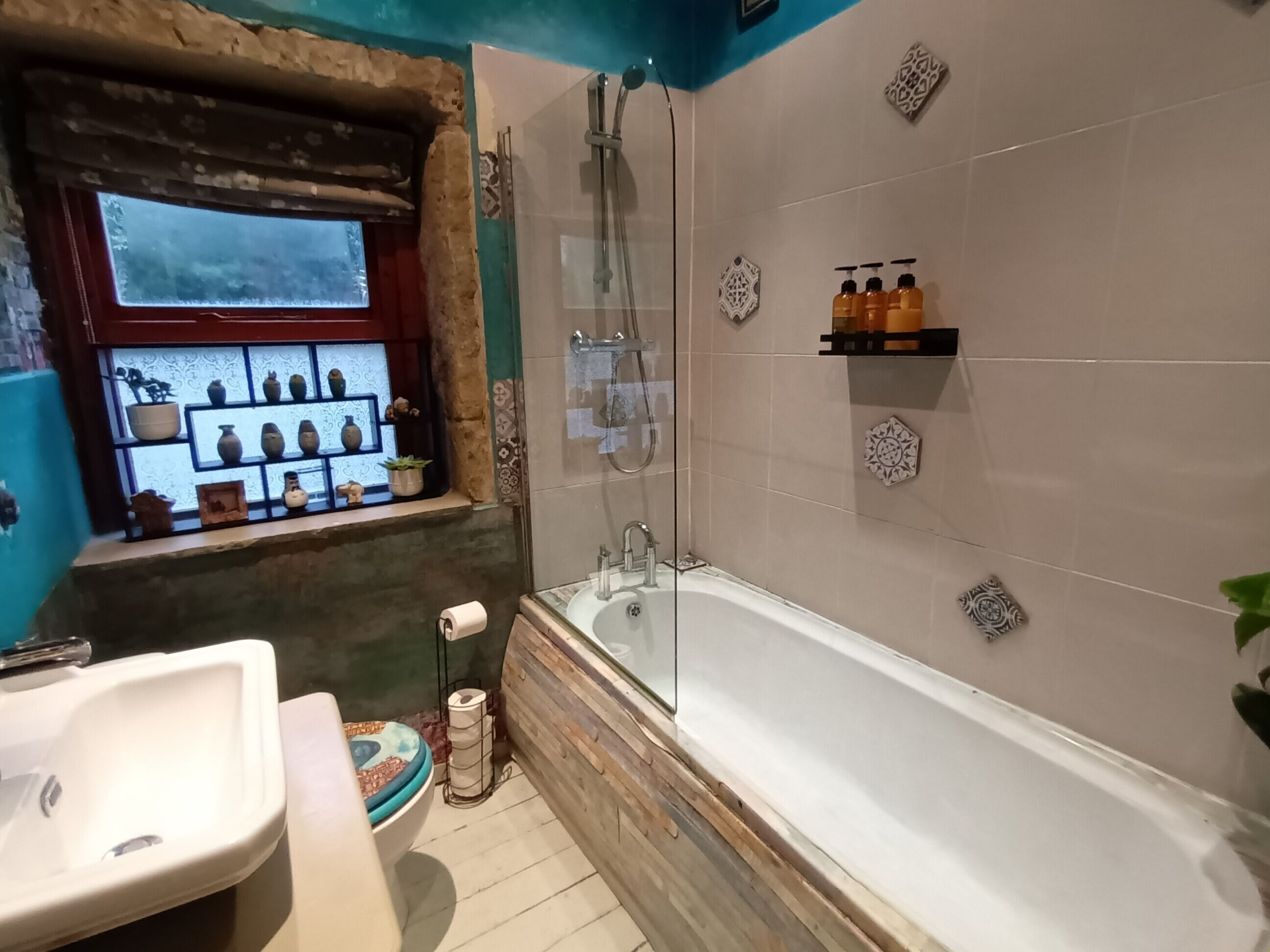 House, 1 Queen Bed | Bathroom | Combined shower/tub, deep soaking tub, towels