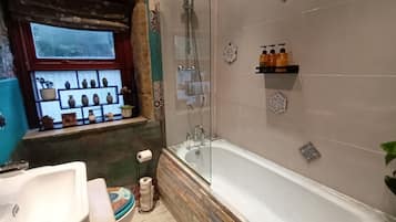 House, 1 Queen Bed | Bathroom | Combined shower/bathtub, deep-soaking bathtub, towels