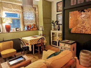 House, 1 Queen Bed | Living room - Eclectic Artists Cottage in Bohemian Hebden Bridge (Hebden Bridge)