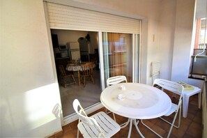 屋外ダイニングエリア