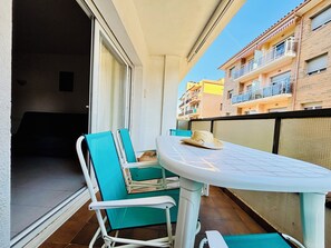 Outdoor dining - 2190 LAS MURALLAS 1-1, VERY WELL LOCATED, CLOSE TO SHOPS AND THE BEACH, CIUDADELA DE ROSES AREA. (Roses)