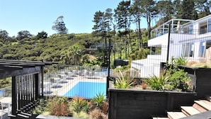Outdoor pool - Villa Sanctuary at Palm Beach (Waiheke Island)